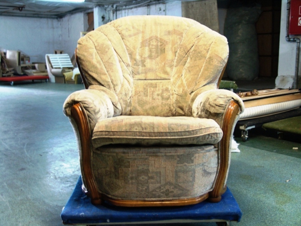 Renowacja mebli skórzanych - przed naprawą